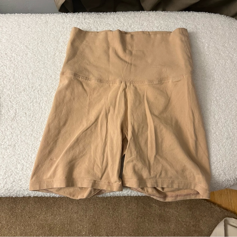 Aritzia Women's Tan Bike Shorts